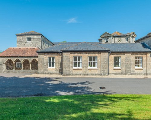 1 Farleigh Court